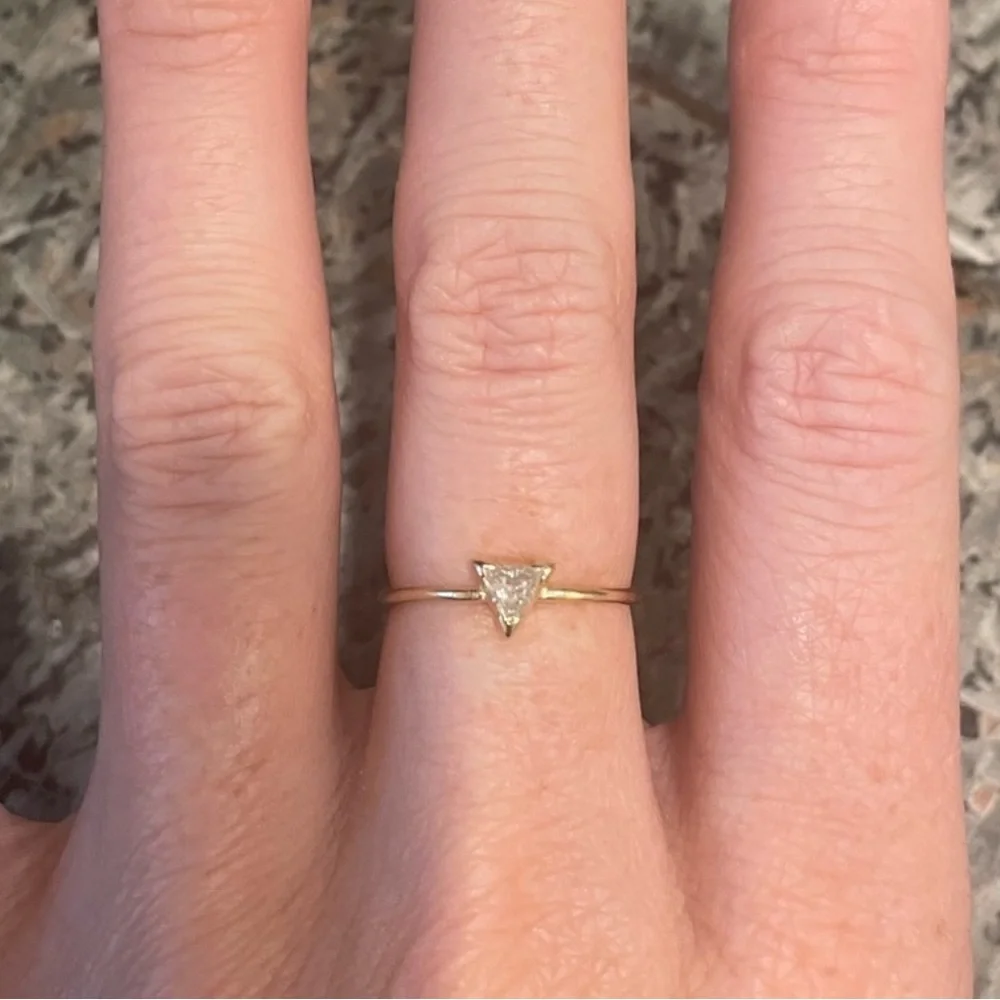 Vrai & Oro Gold triangle Ring with Clear Stone 6.5 - Picture 3 of 3